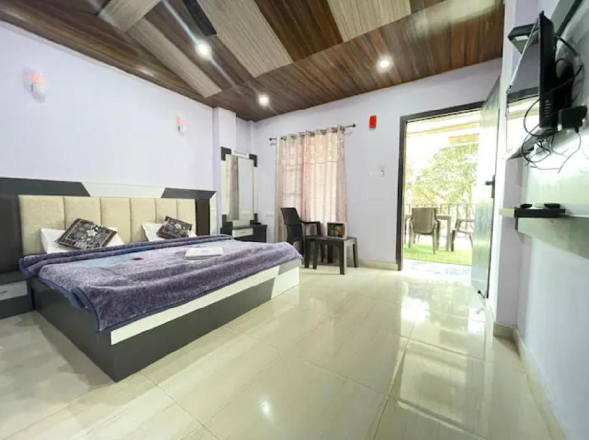 Oak Wood Homestay Banikhet Dalhousie Eksteriør bilde