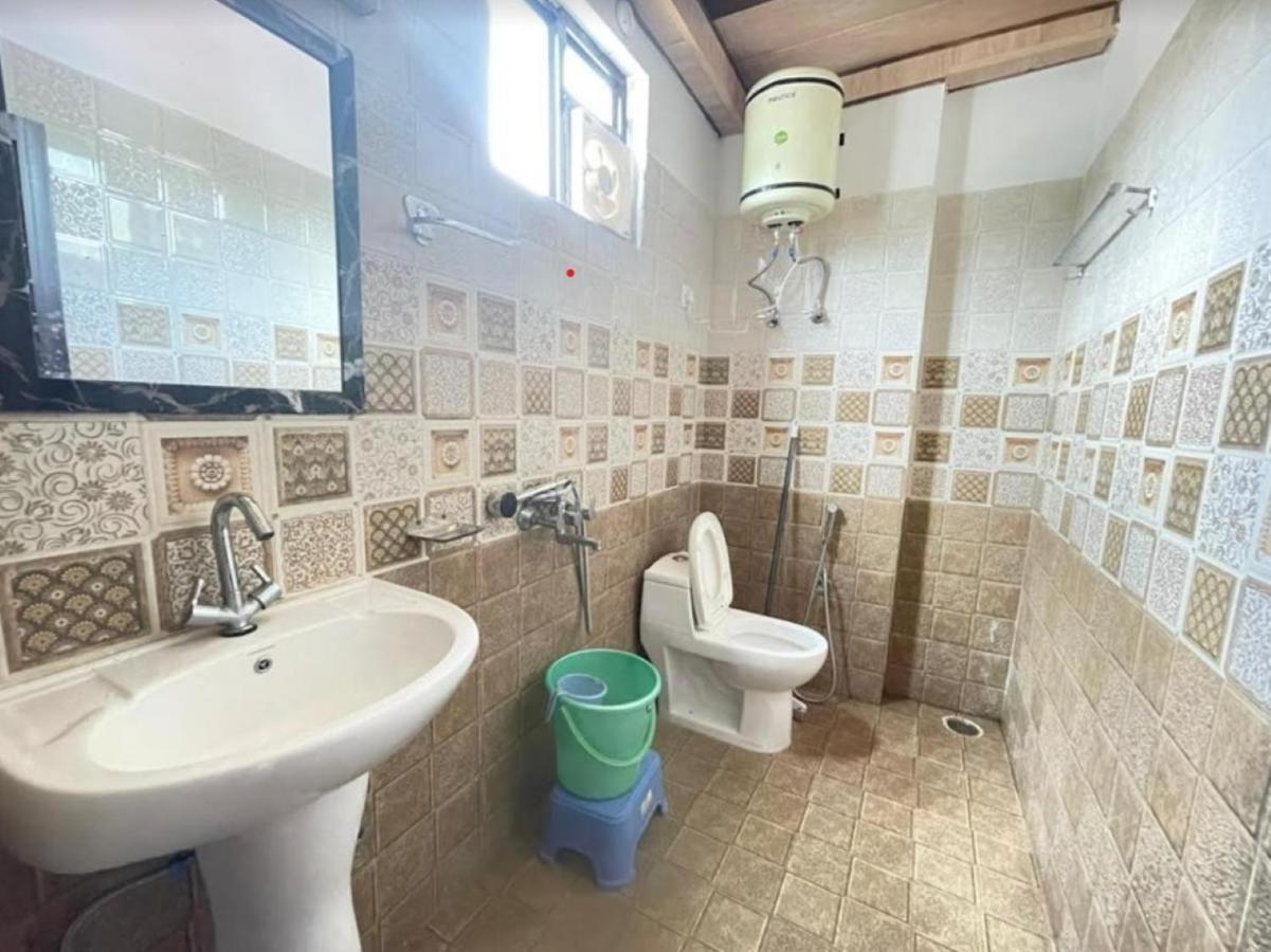Oak Wood Homestay Banikhet Dalhousie Eksteriør bilde