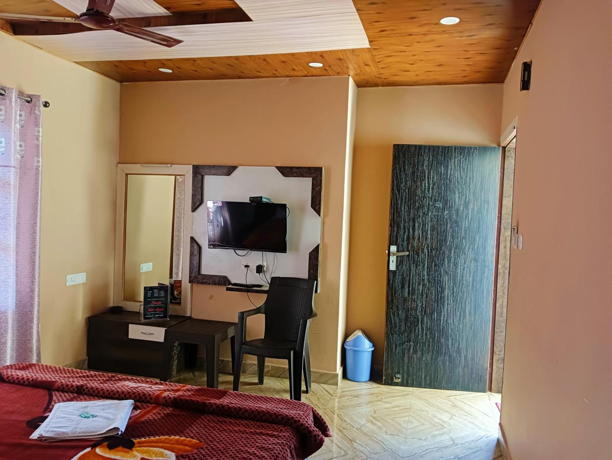 Oak Wood Homestay Banikhet Dalhousie Eksteriør bilde